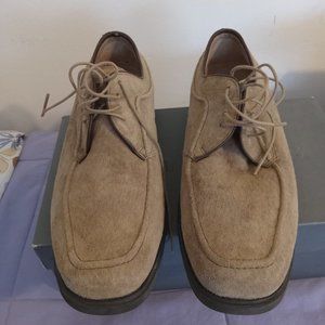 Men's Hound Dog suede Hush Puppies.